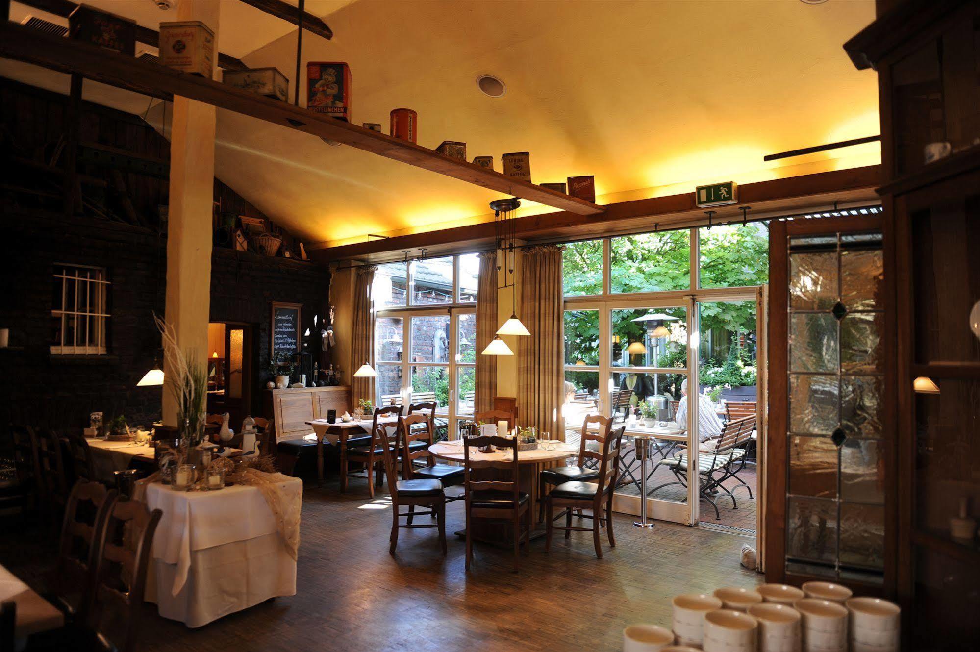 Wellings Romantik Hotel Zur Linde Moers Ngoại thất bức ảnh
