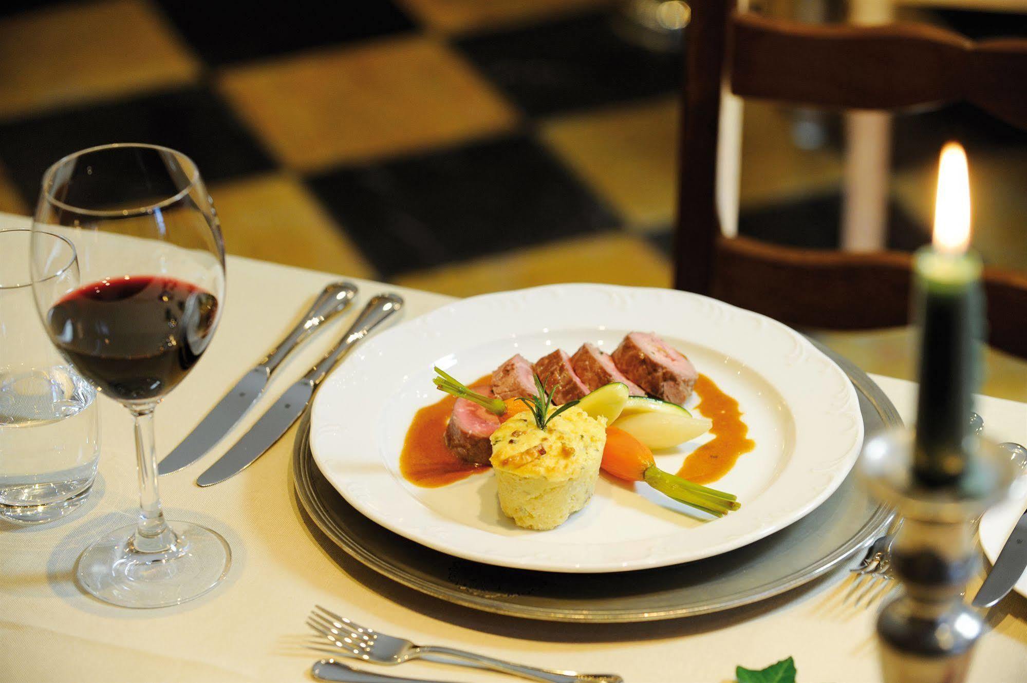 Wellings Romantik Hotel Zur Linde Moers Ngoại thất bức ảnh
