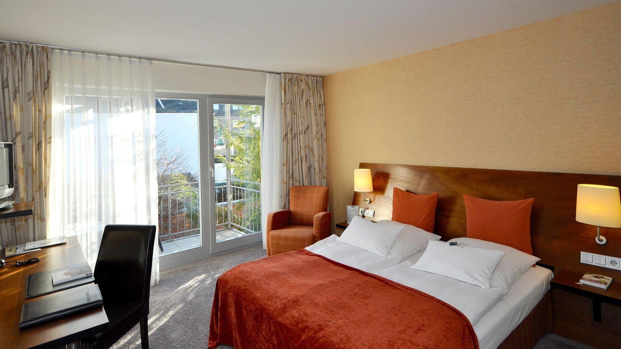 Wellings Romantik Hotel Zur Linde Moers Ngoại thất bức ảnh