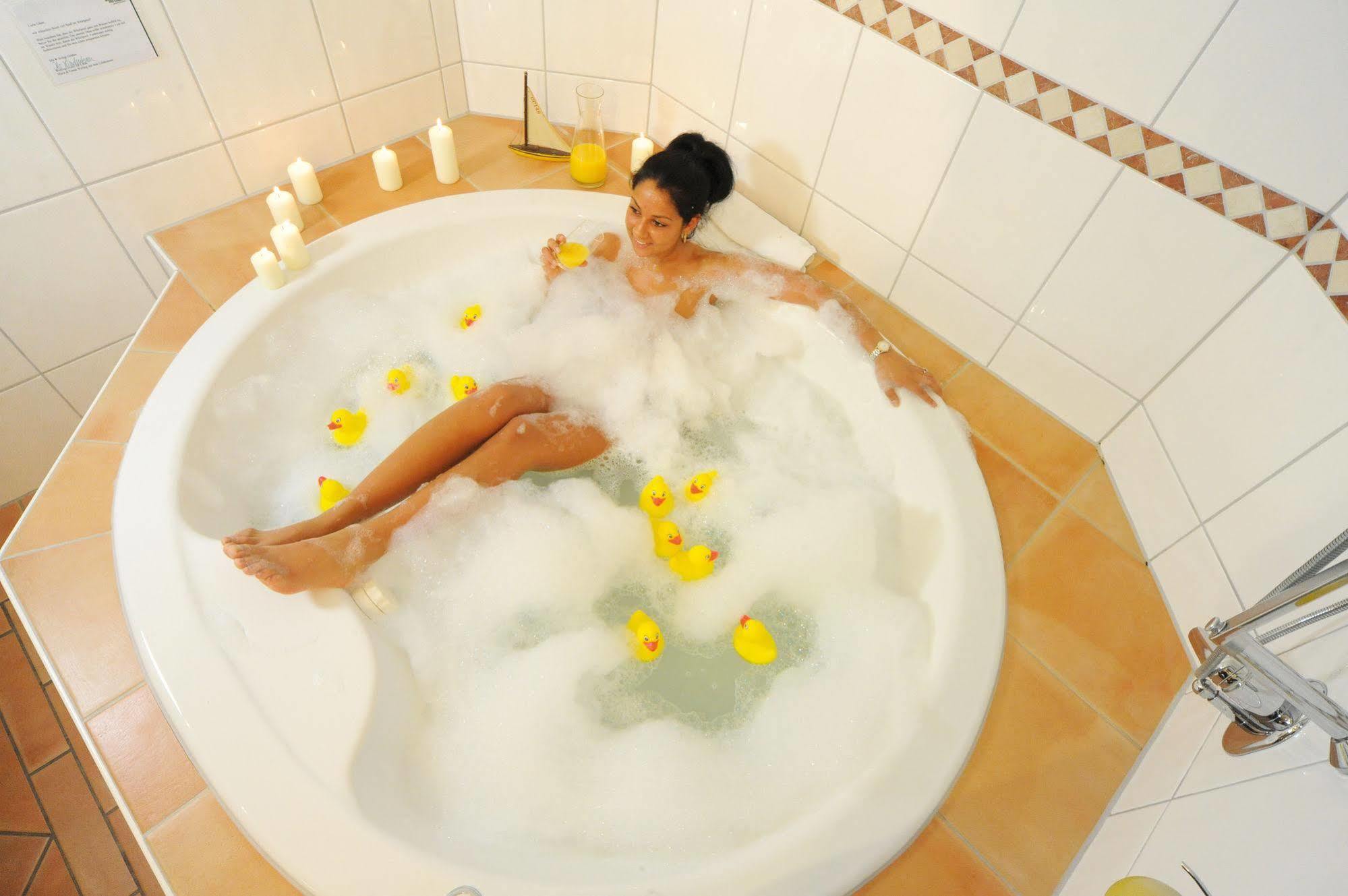 Wellings Romantik Hotel Zur Linde Moers Ngoại thất bức ảnh
