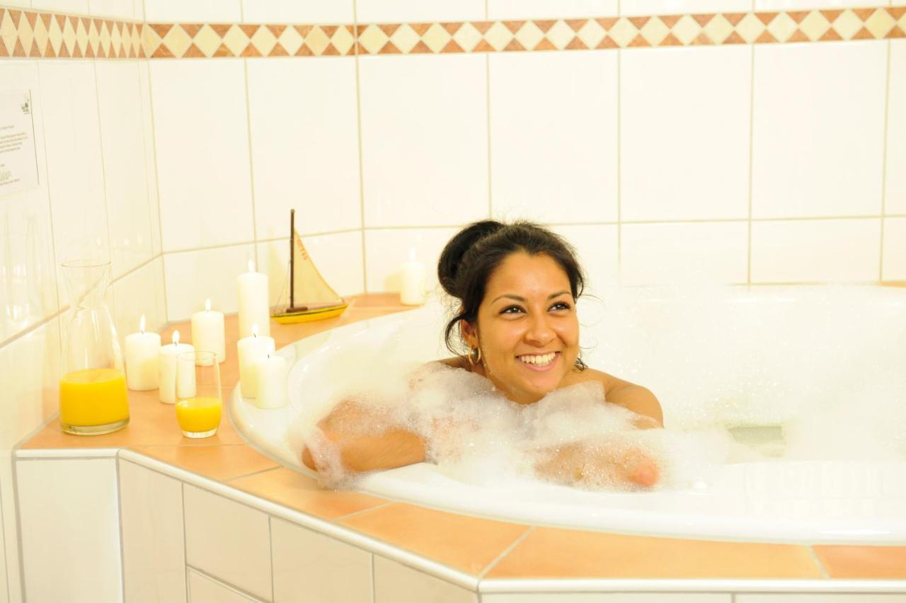 Wellings Romantik Hotel Zur Linde Moers Ngoại thất bức ảnh