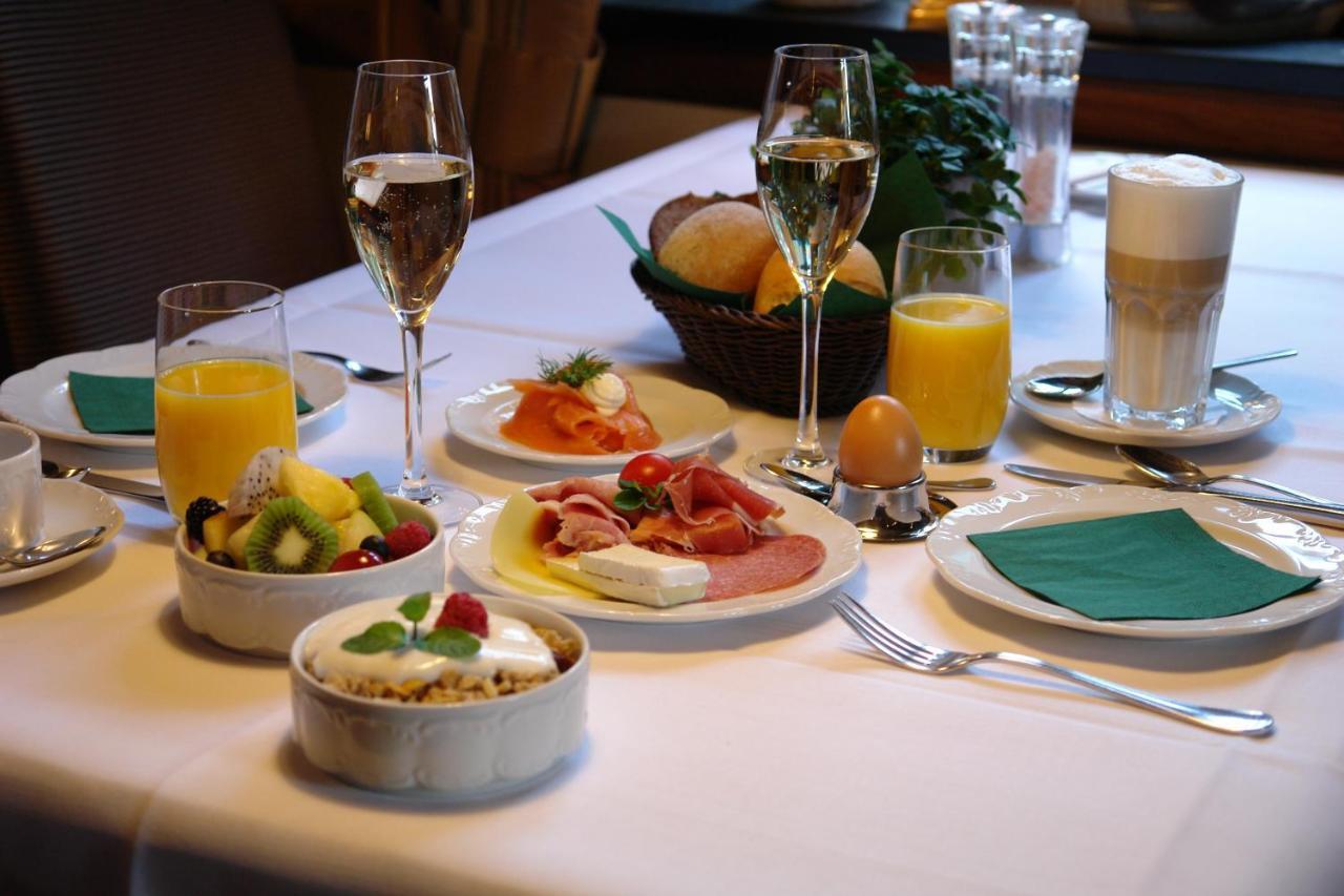 Wellings Romantik Hotel Zur Linde Moers Ngoại thất bức ảnh